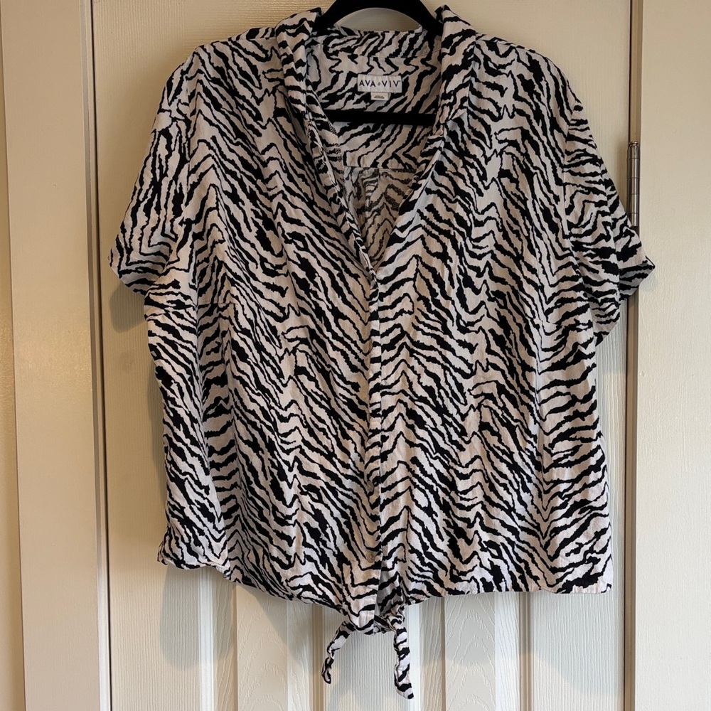 Ava & Viv | Black & White Zebra Printed Button Up Shirt Blouse Crop Top Size 2X